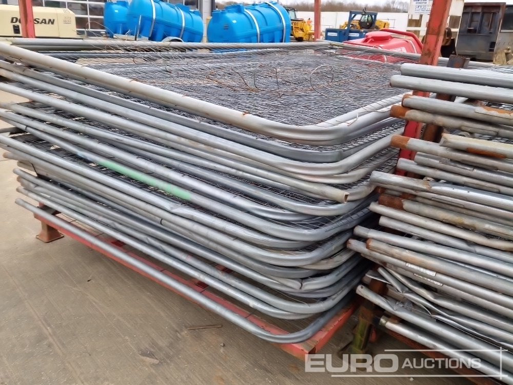 معدات البناء Stillage of Heras Fencing (2 of): صور 18