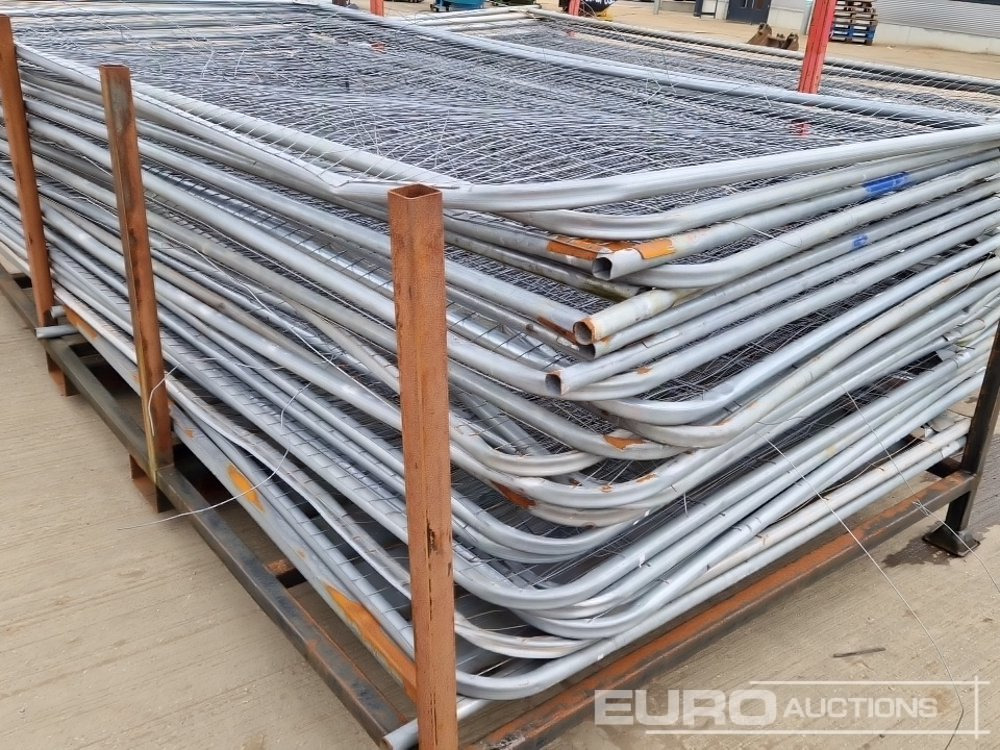 معدات البناء Stillage of Heras Fencing (2 of): صور 13