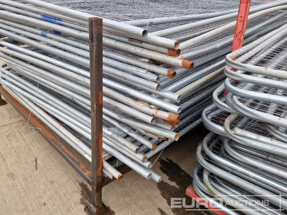 معدات البناء Stillage of Heras Fencing (2 of): صور 11